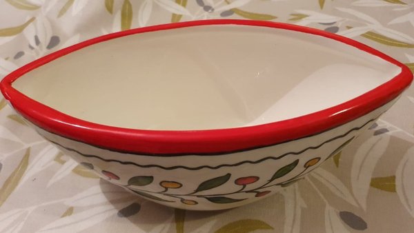 Deep oval bowl